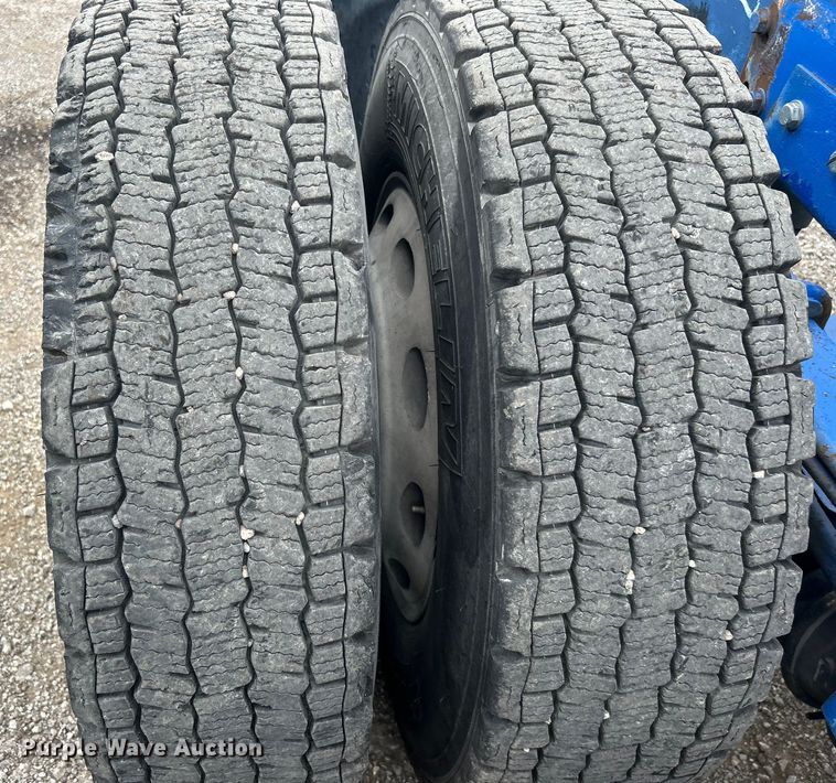 image for item EG0679 1996 Peterbilt  377 semi truck