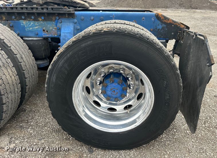 image for item EG0679 1996 Peterbilt  377 semi truck