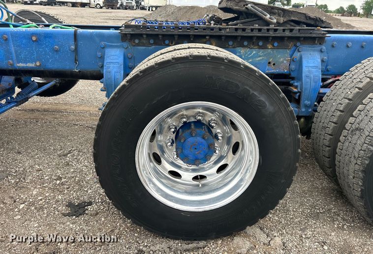 image for item EG0679 1996 Peterbilt  377 semi truck