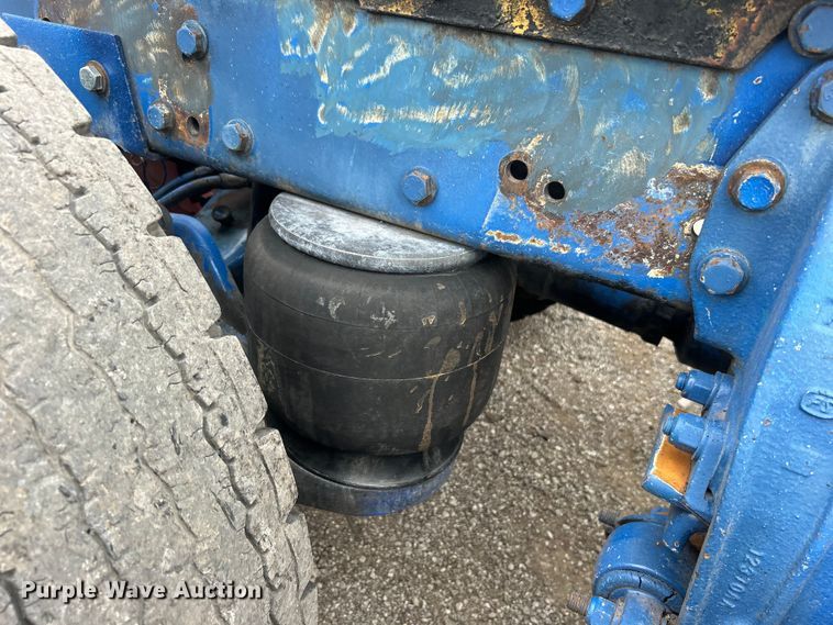 image for item EG0679 1996 Peterbilt  377 semi truck