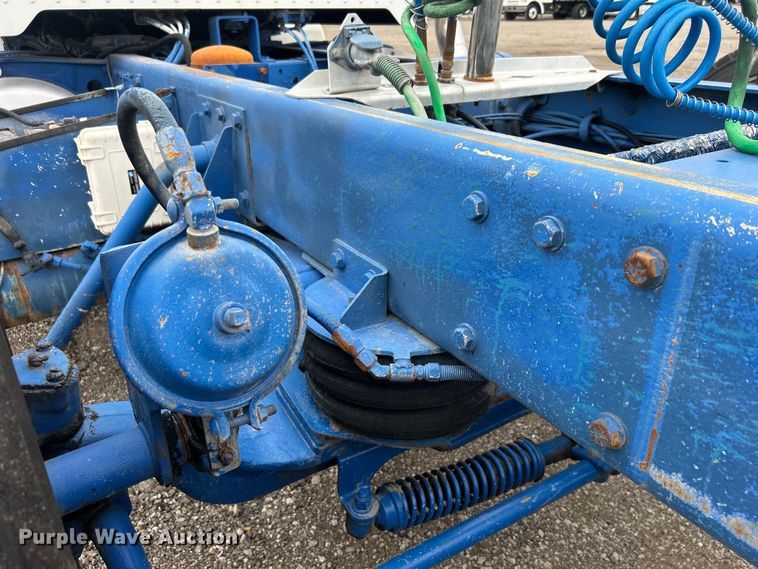 image for item EG0679 1996 Peterbilt  377 semi truck