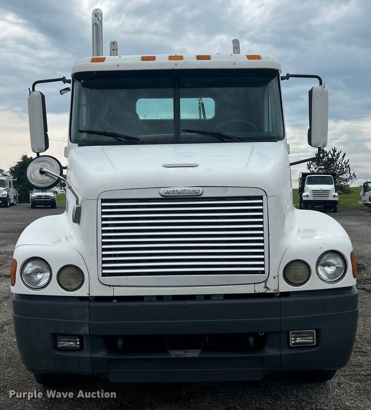 image for item EG0686 2002 Freightliner  Century Class semi truck