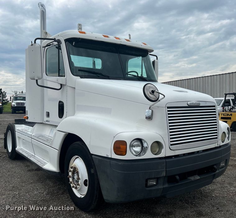 image for item EG0686 2002 Freightliner  Century Class semi truck