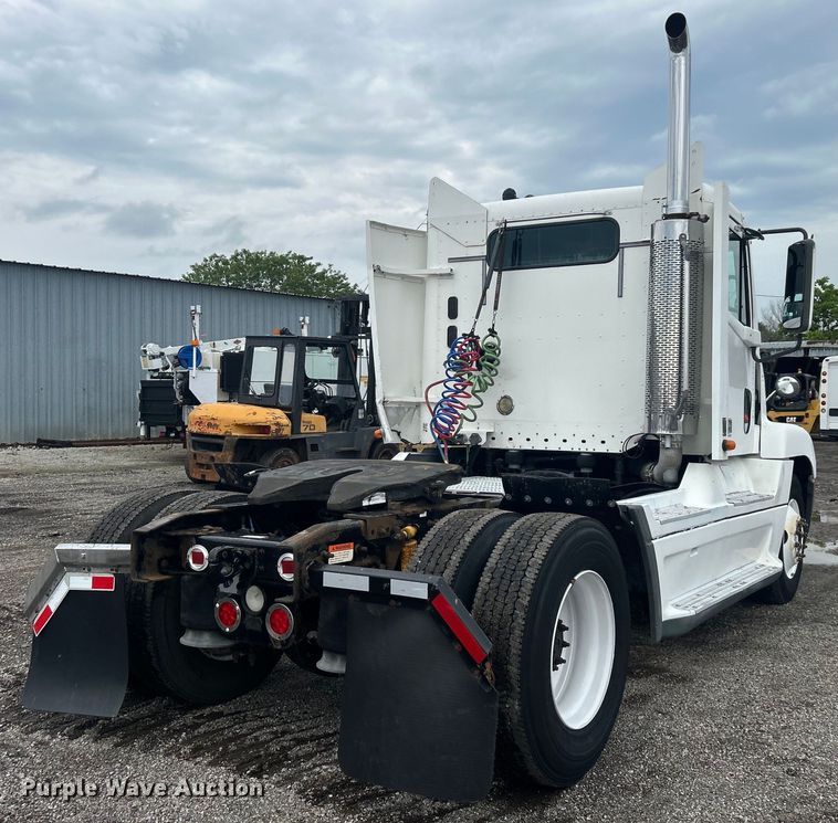 image for item EG0686 2002 Freightliner  Century Class semi truck