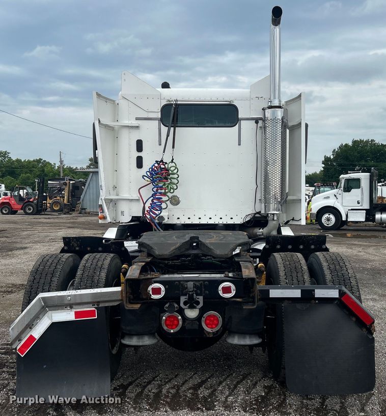 image for item EG0686 2002 Freightliner  Century Class semi truck