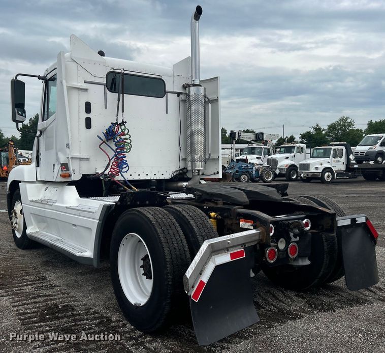 image for item EG0686 2002 Freightliner  Century Class semi truck