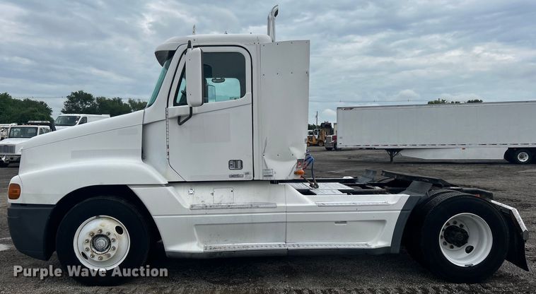 image for item EG0686 2002 Freightliner  Century Class semi truck
