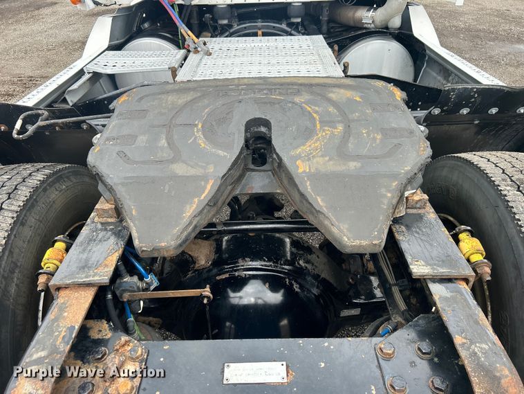 image for item EG0686 2002 Freightliner  Century Class semi truck