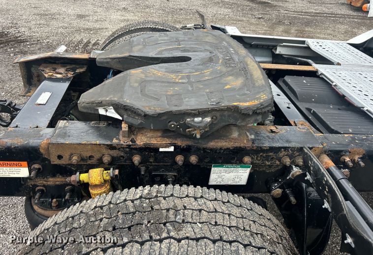 image for item EG0686 2002 Freightliner  Century Class semi truck