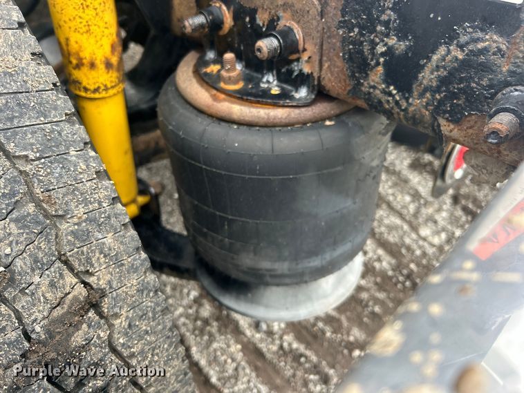 image for item EG0686 2002 Freightliner  Century Class semi truck