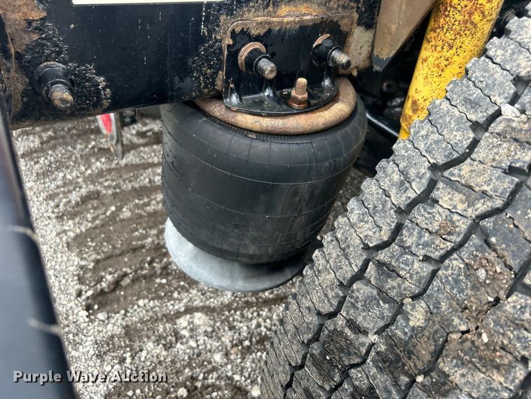 image for item EG0686 2002 Freightliner  Century Class semi truck