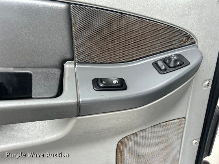 image for item EG0686 2002 Freightliner  Century Class semi truck