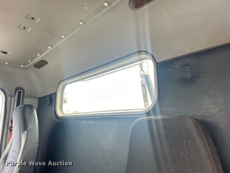 image for item EG0686 2002 Freightliner  Century Class semi truck