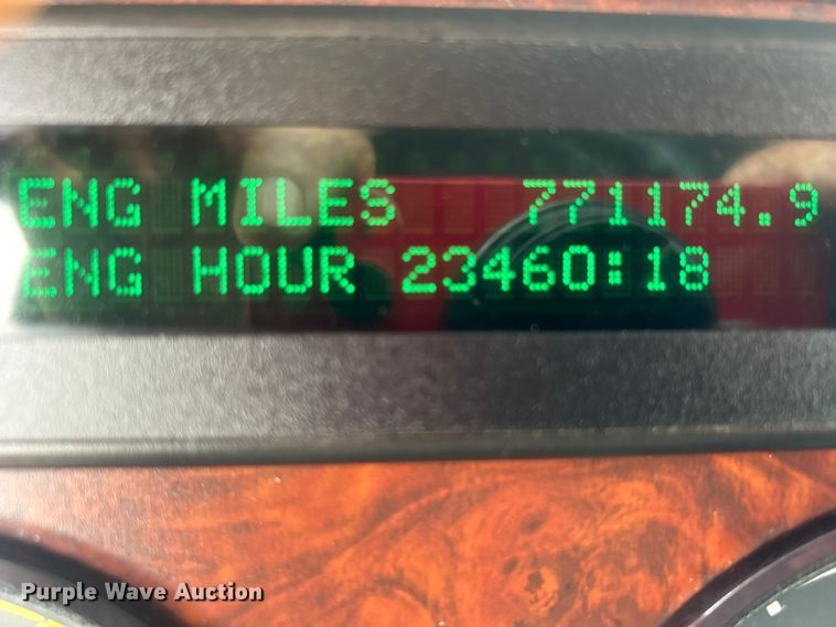 image for item EG0686 2002 Freightliner  Century Class semi truck