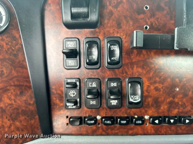 image for item EG0686 2002 Freightliner  Century Class semi truck