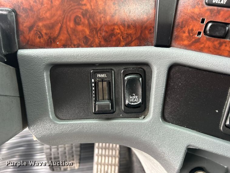 image for item EG0686 2002 Freightliner  Century Class semi truck