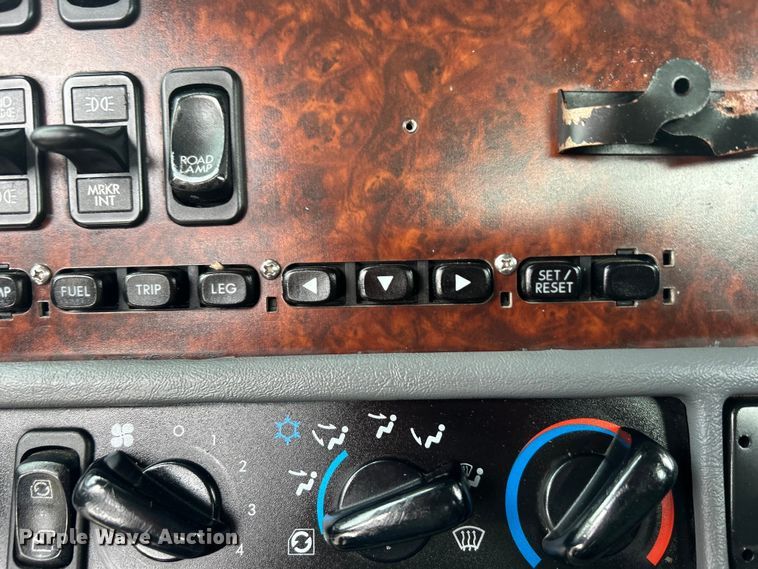 image for item EG0686 2002 Freightliner  Century Class semi truck