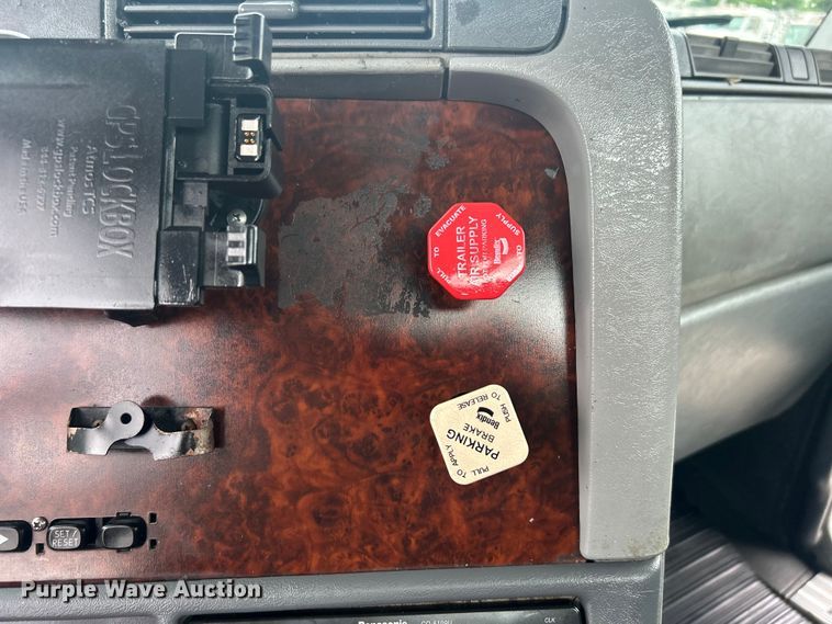 image for item EG0686 2002 Freightliner  Century Class semi truck