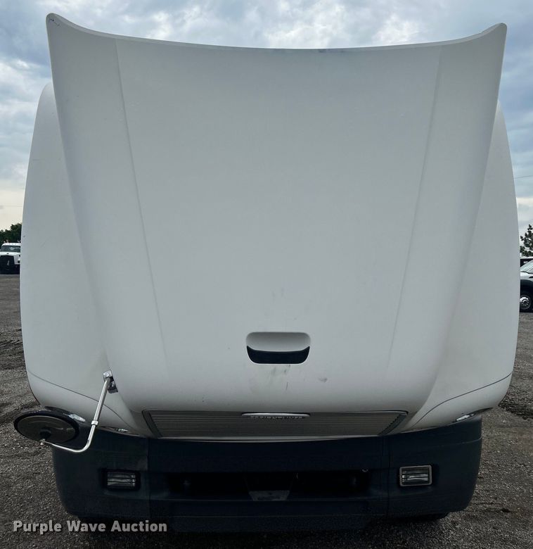 image for item EG0686 2002 Freightliner  Century Class semi truck