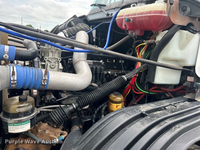 image for item EG0686 2002 Freightliner  Century Class semi truck