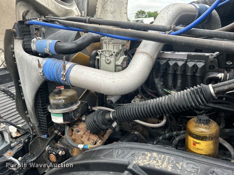 image for item EG0686 2002 Freightliner  Century Class semi truck