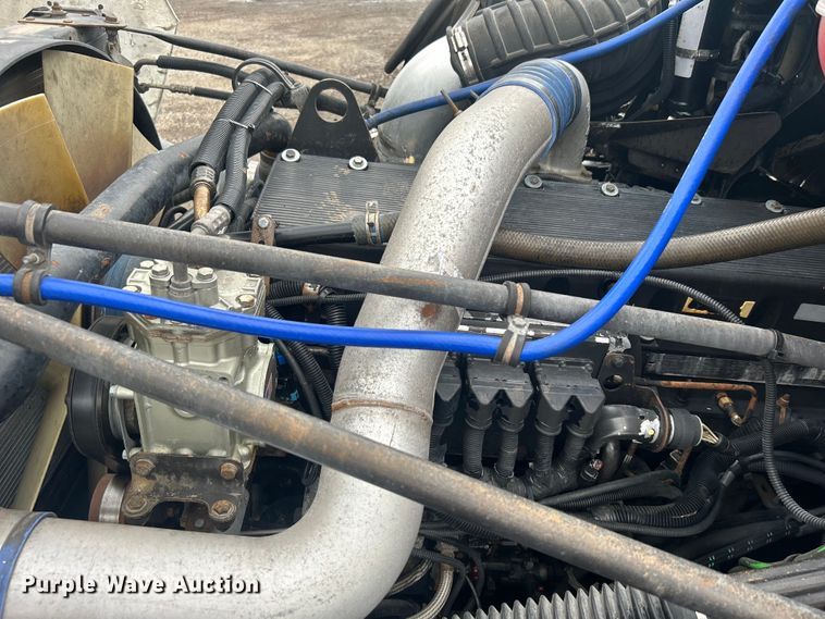 image for item EG0686 2002 Freightliner  Century Class semi truck