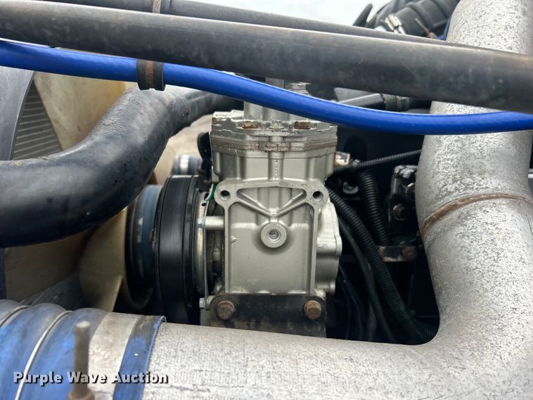 image for item EG0686 2002 Freightliner  Century Class semi truck