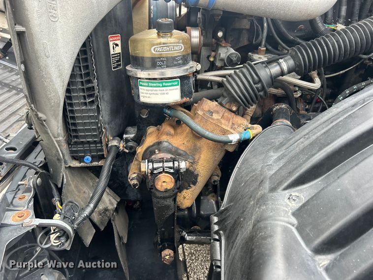 image for item EG0686 2002 Freightliner  Century Class semi truck