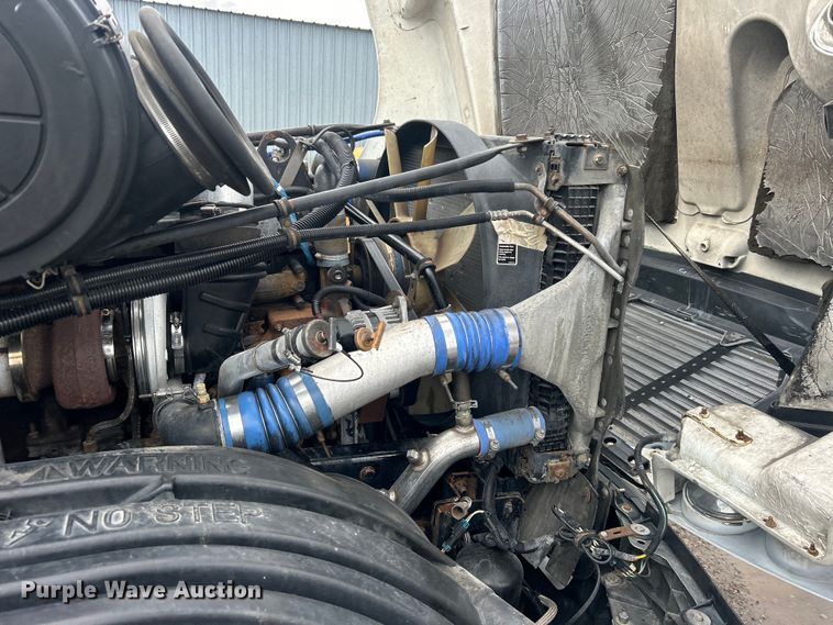 image for item EG0686 2002 Freightliner  Century Class semi truck