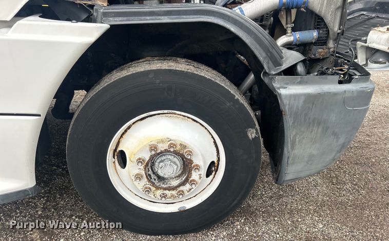 image for item EG0686 2002 Freightliner  Century Class semi truck