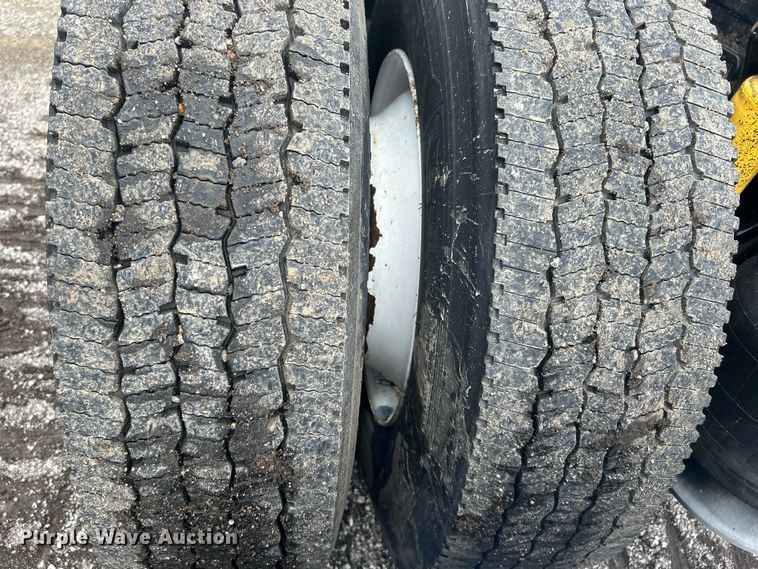 image for item EG0686 2002 Freightliner  Century Class semi truck