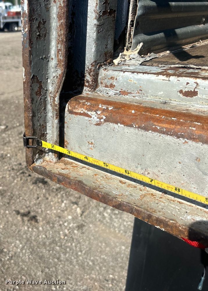 image for item EG0696 1982 Hobbs dry van trailer