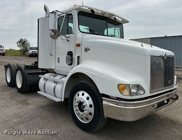 image for item EG1468 1999 International  9200 semi truck