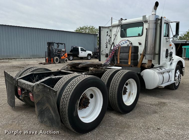 image for item EG1468 1999 International  9200 semi truck