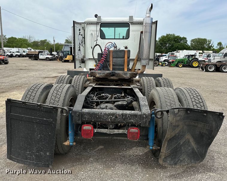 image for item EG1468 1999 International  9200 semi truck