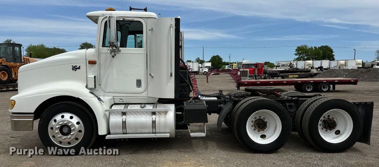 image for item EG1468 1999 International  9200 semi truck