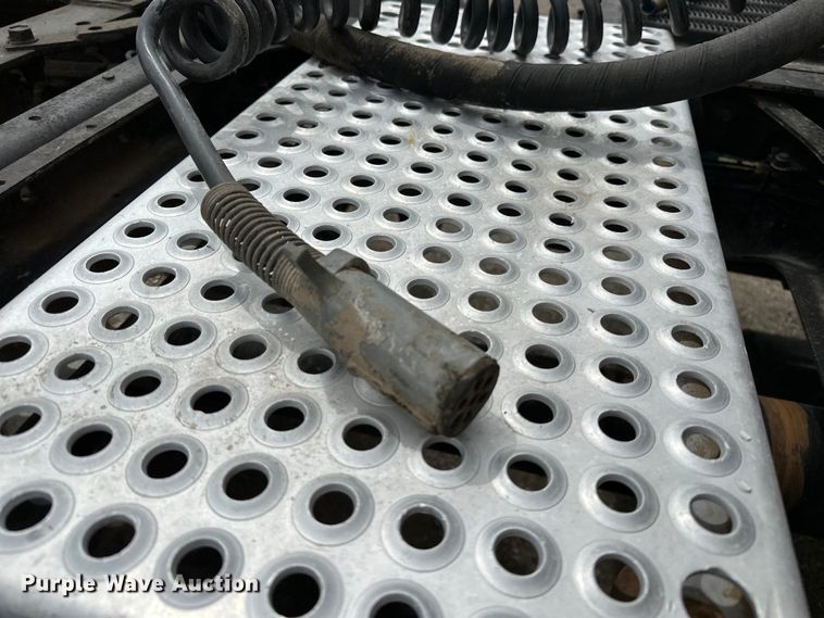 image for item EG1468 1999 International  9200 semi truck