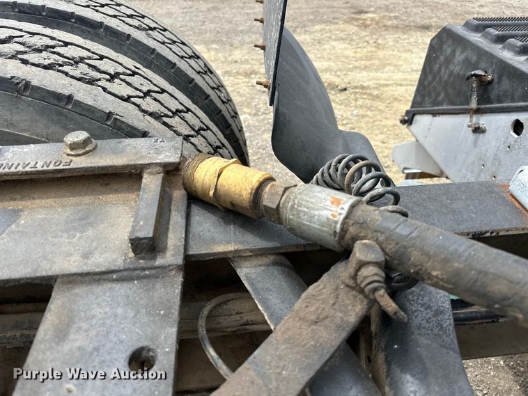 image for item EG1468 1999 International  9200 semi truck