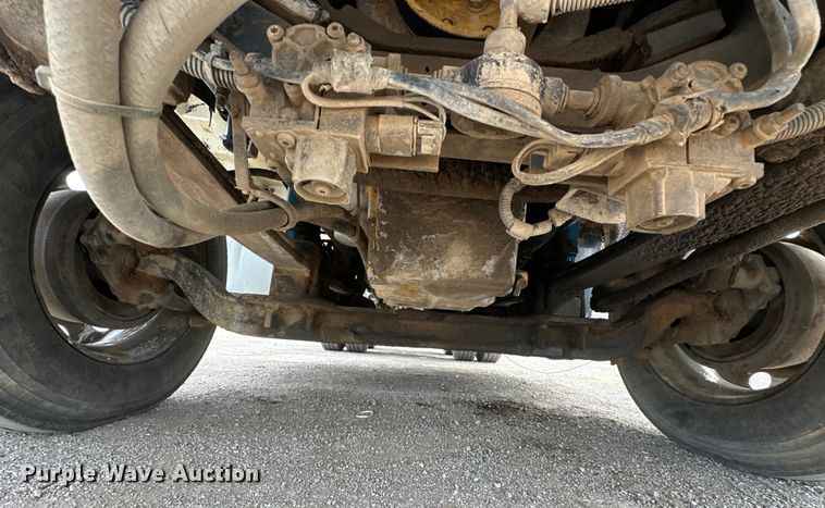 image for item EG1468 1999 International  9200 semi truck