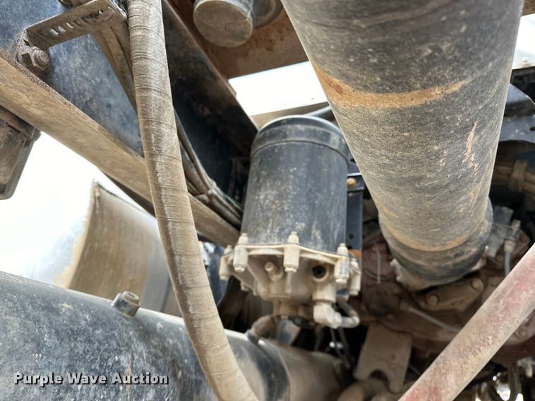 image for item EG1468 1999 International  9200 semi truck