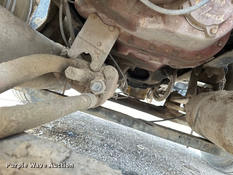 image for item EG1468 1999 International  9200 semi truck