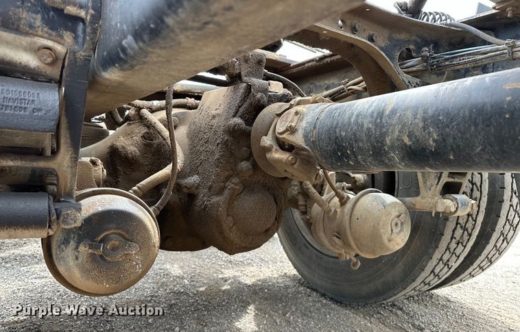 image for item EG1468 1999 International  9200 semi truck