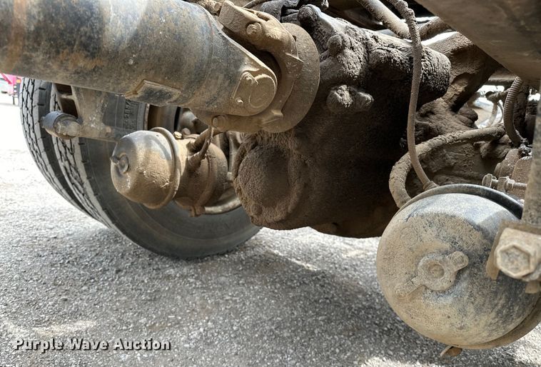 image for item EG1468 1999 International  9200 semi truck