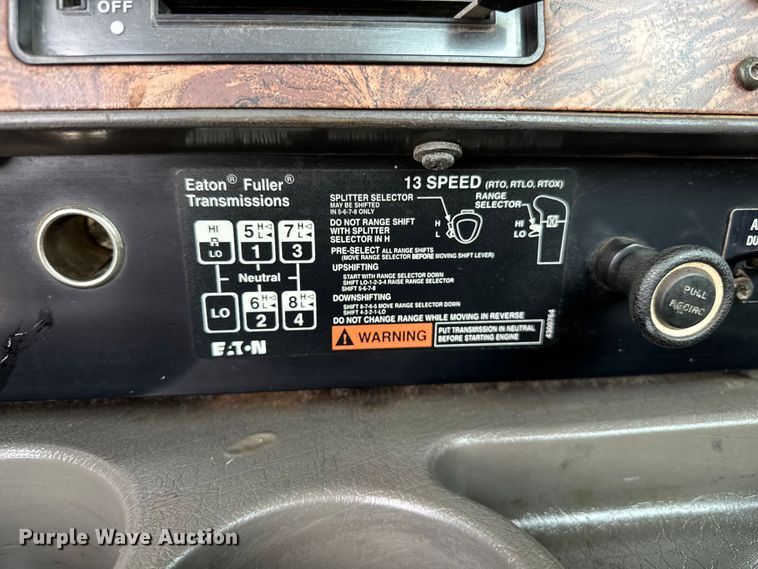 image for item EG1468 1999 International  9200 semi truck