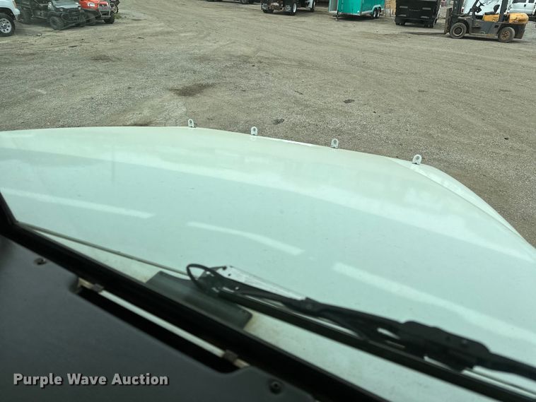 image for item EG1468 1999 International  9200 semi truck