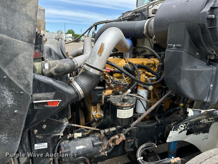 image for item EG1468 1999 International  9200 semi truck