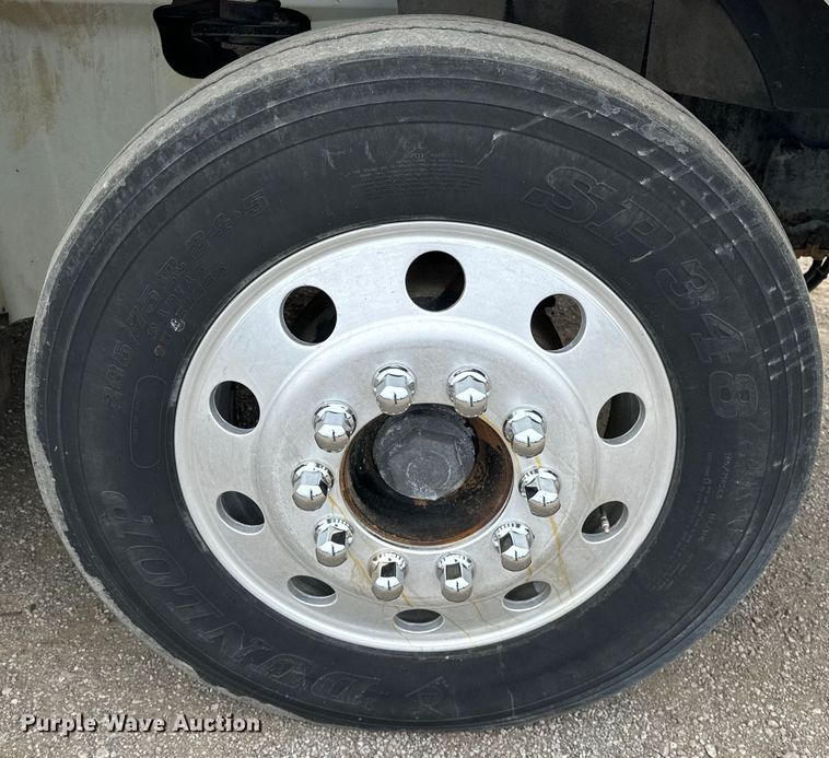 image for item EG1468 1999 International  9200 semi truck