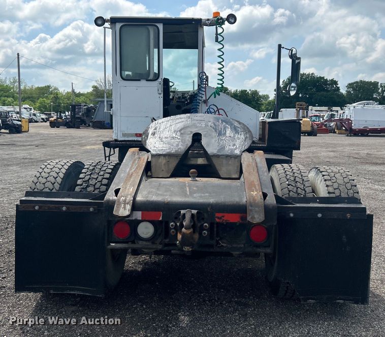 image for item EG1543 1986 SISU USA 5984 yard truck