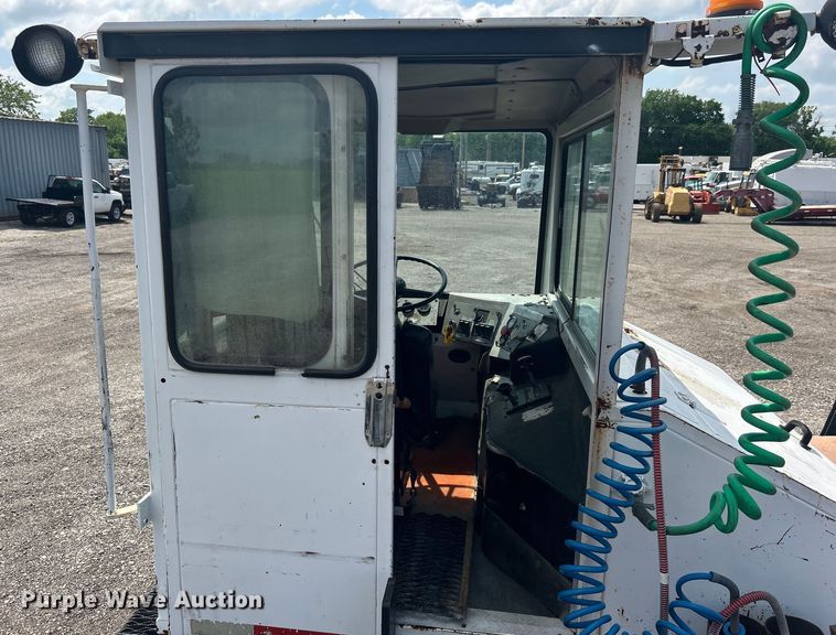 image for item EG1543 1986 SISU USA 5984 yard truck