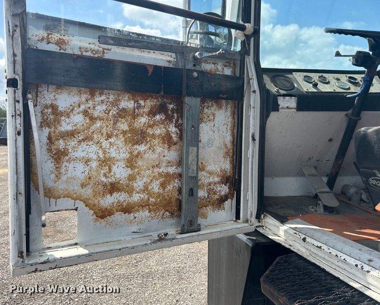 image for item EG1543 1986 SISU USA 5984 yard truck